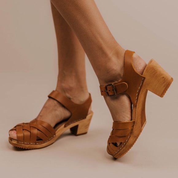 mia bety clog